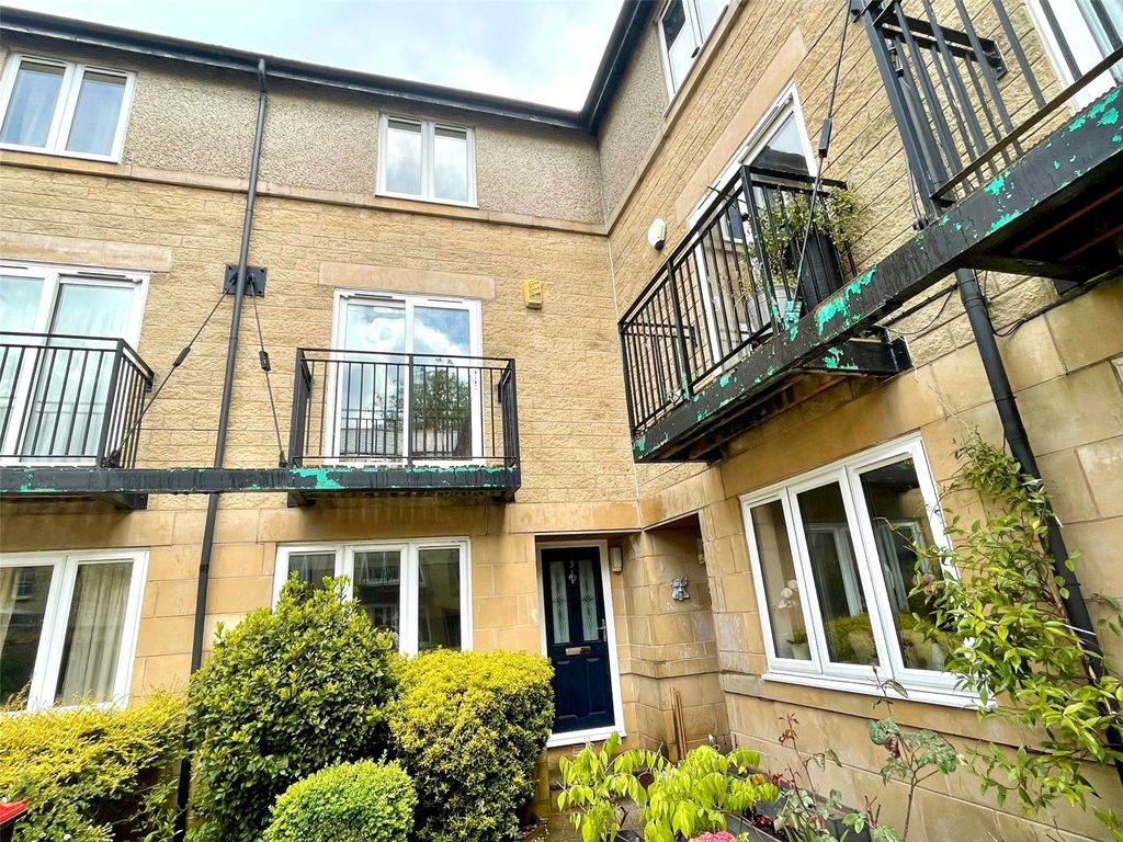 Property photo 1 of 17 External