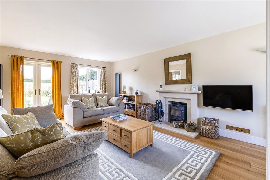 Property photo 2 of 15 Sitting Room