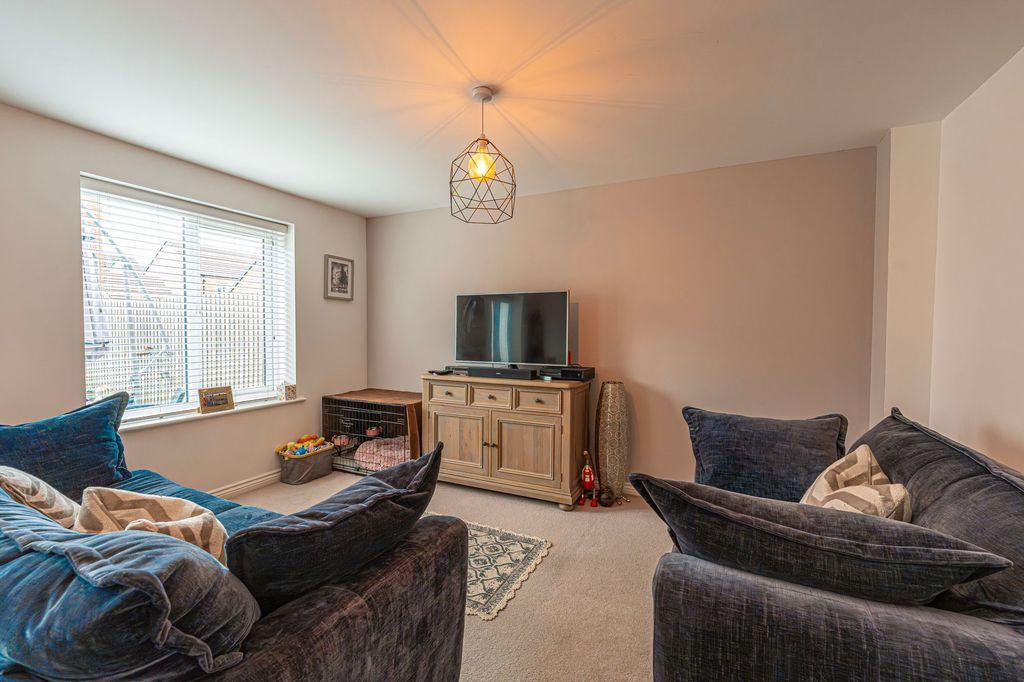 Property photo 3 of 33