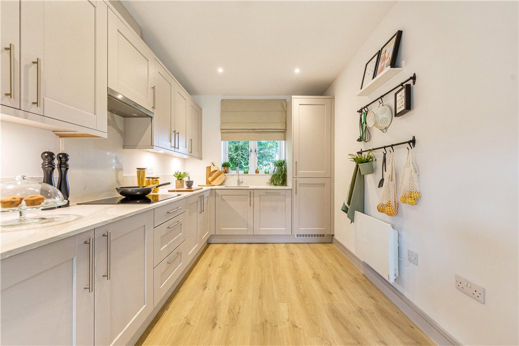 Property photo 3 of 11 Kitchen