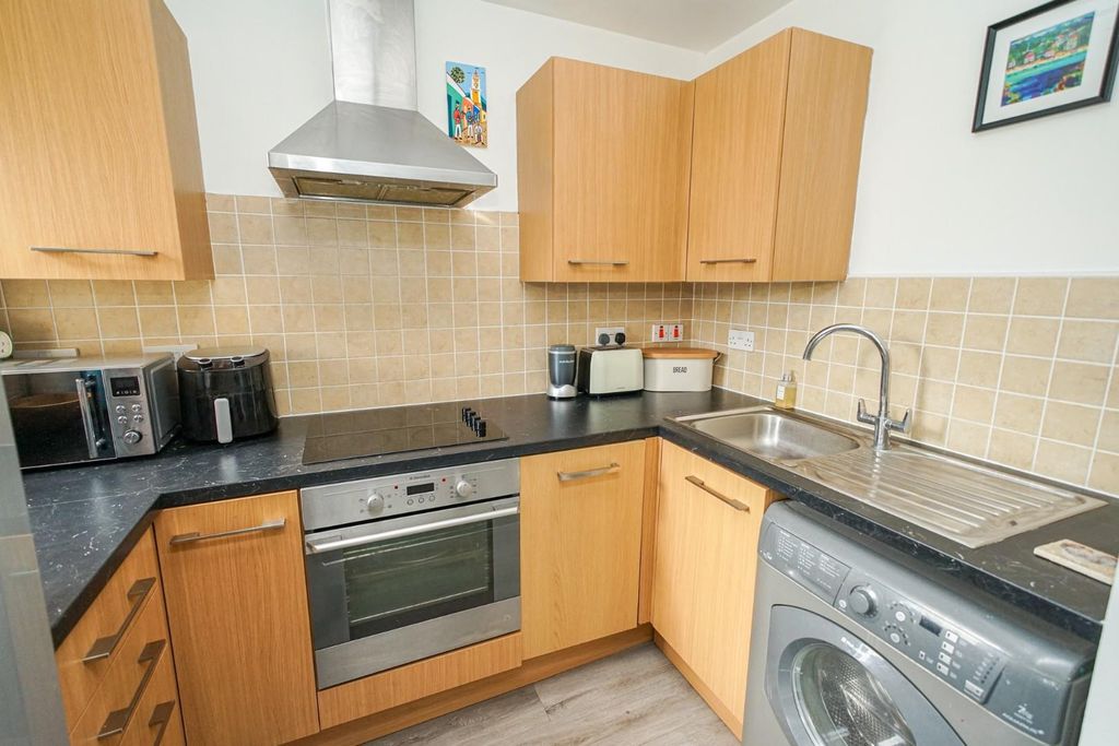 Property photo 3 of 12
