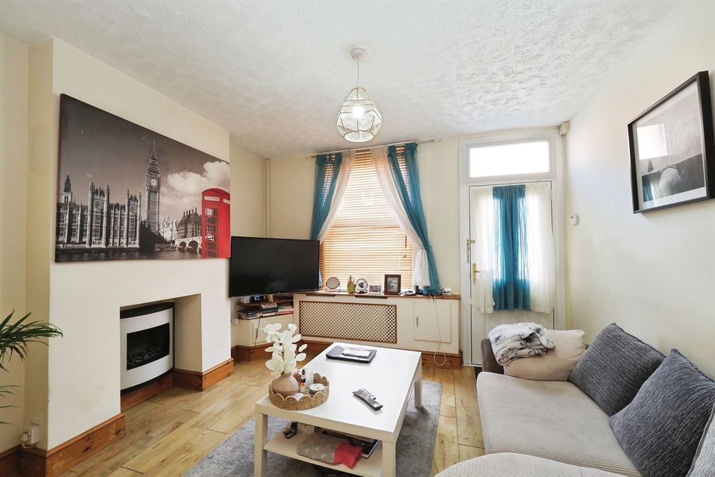 Property photo 2 of 17