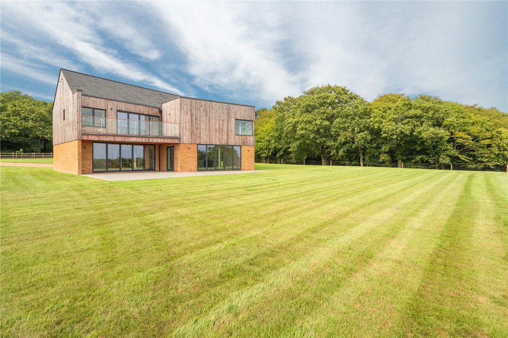 Property photo 2 of 38 Picture No. 87