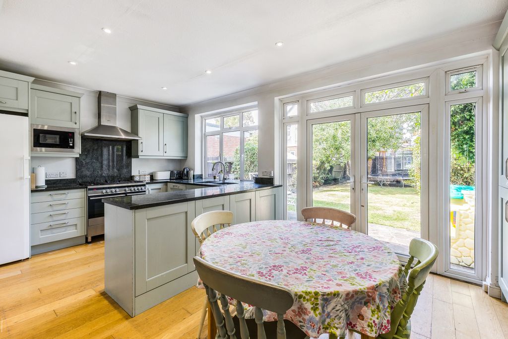 Property photo 2 of 26