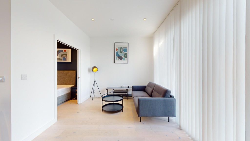 Property photo 1 of 18 Living Room