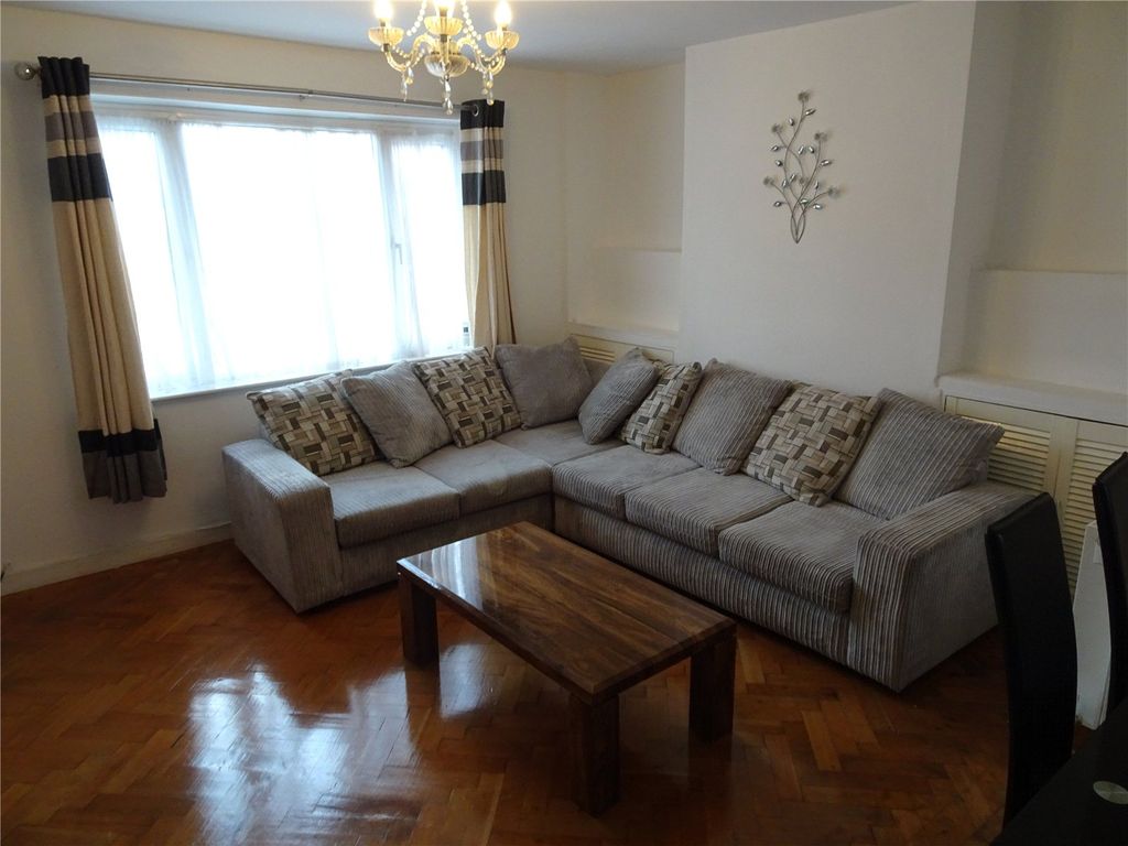 Property photo 1 of 8 Lounge