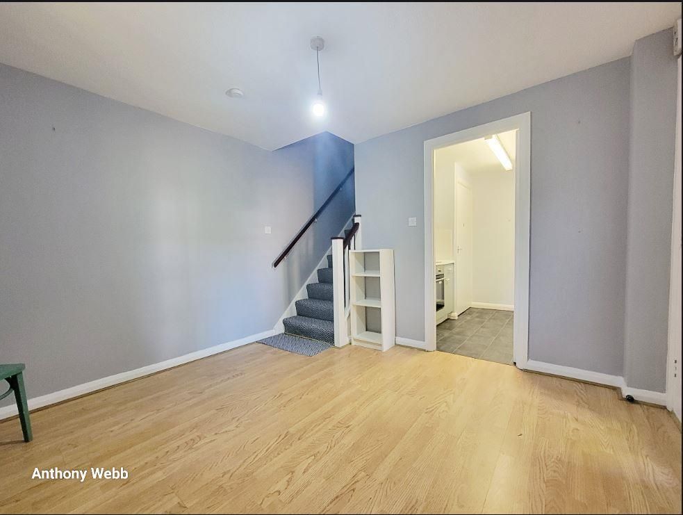 Property photo 3 of 10 Living Room