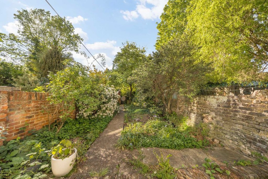 Property photo 2 of 7