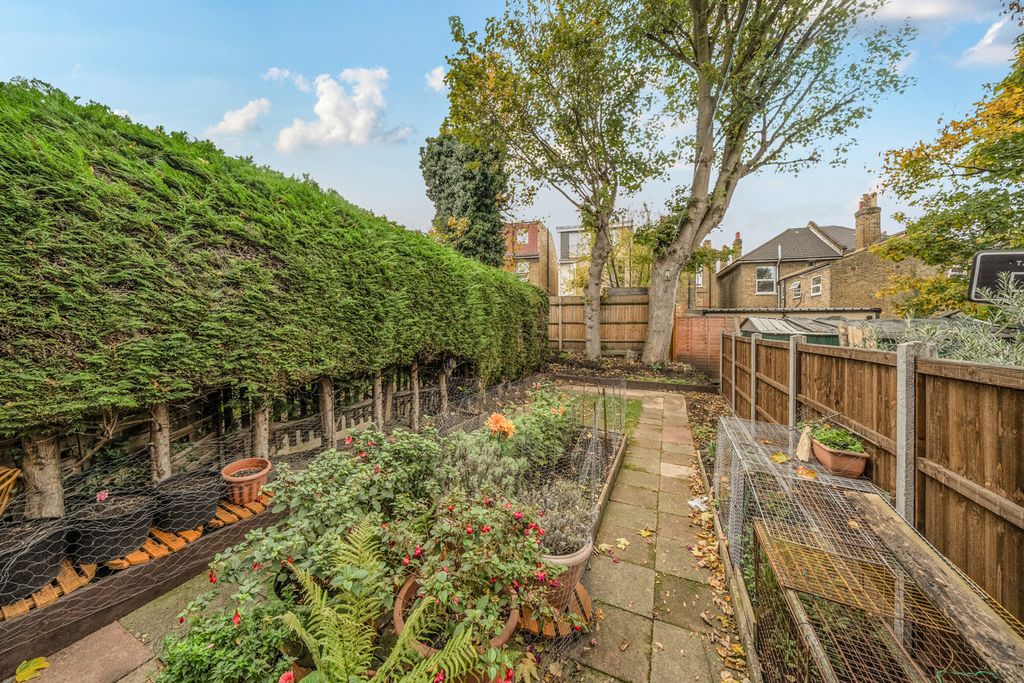 Property photo 3 of 17 Garden