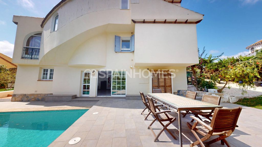 Property photo 2 of 80