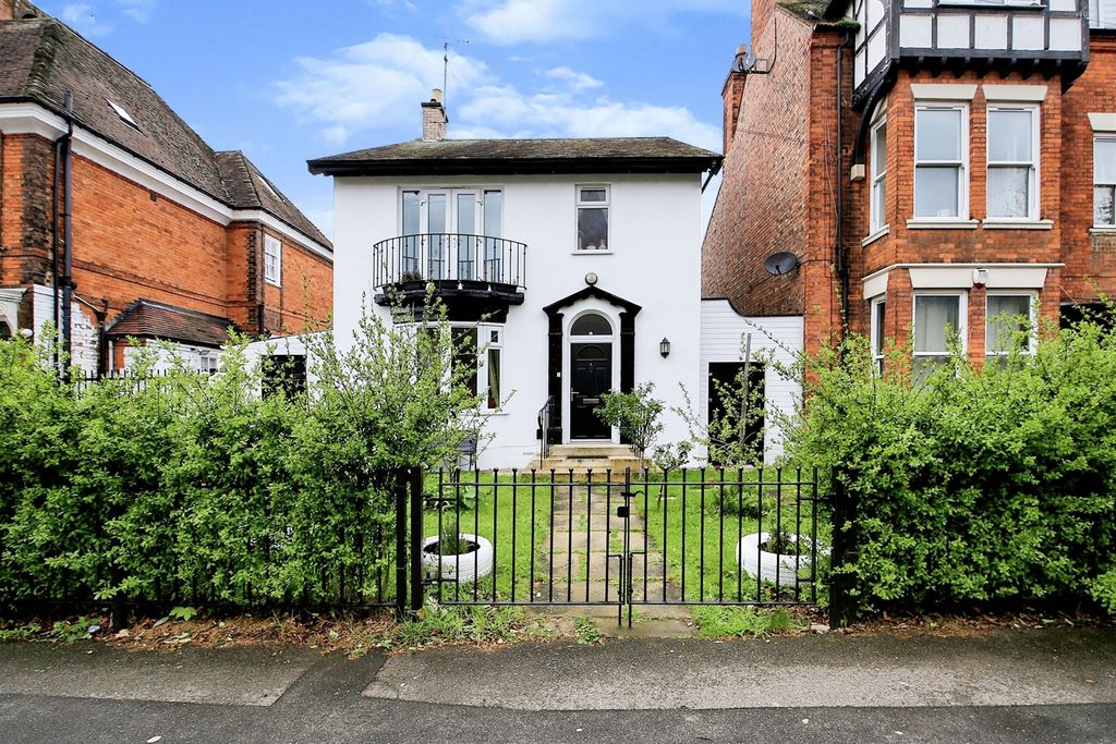 Property photo 1 of 12