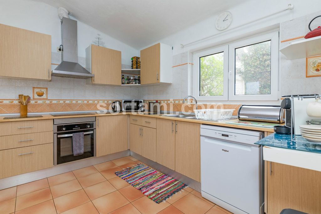 Property photo 3 of 34