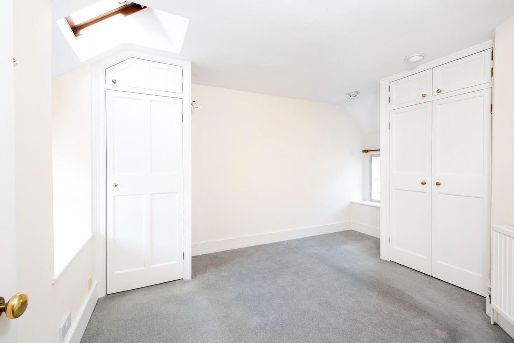 Property photo 3 of 10 18 Prior Park Road,