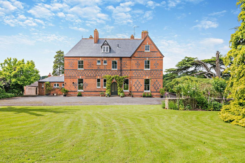 Property photo 1 of 33 Picture No. 11