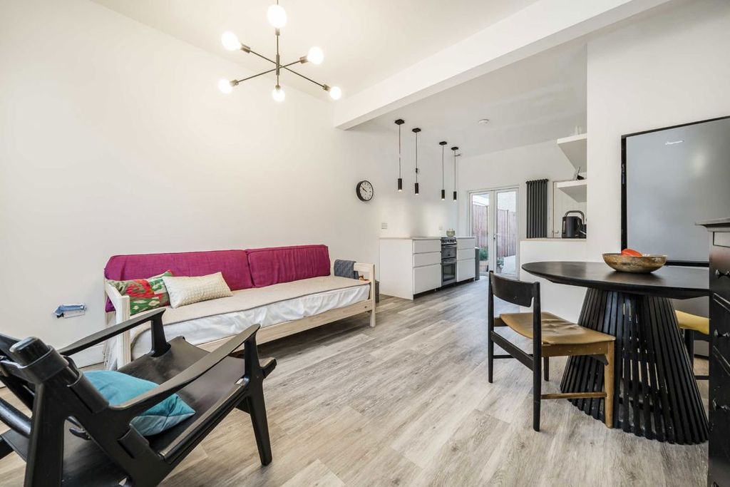 Property photo 2 of 5