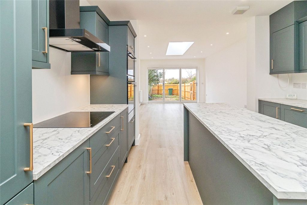 Property photo 2 of 17 Picture No. 11