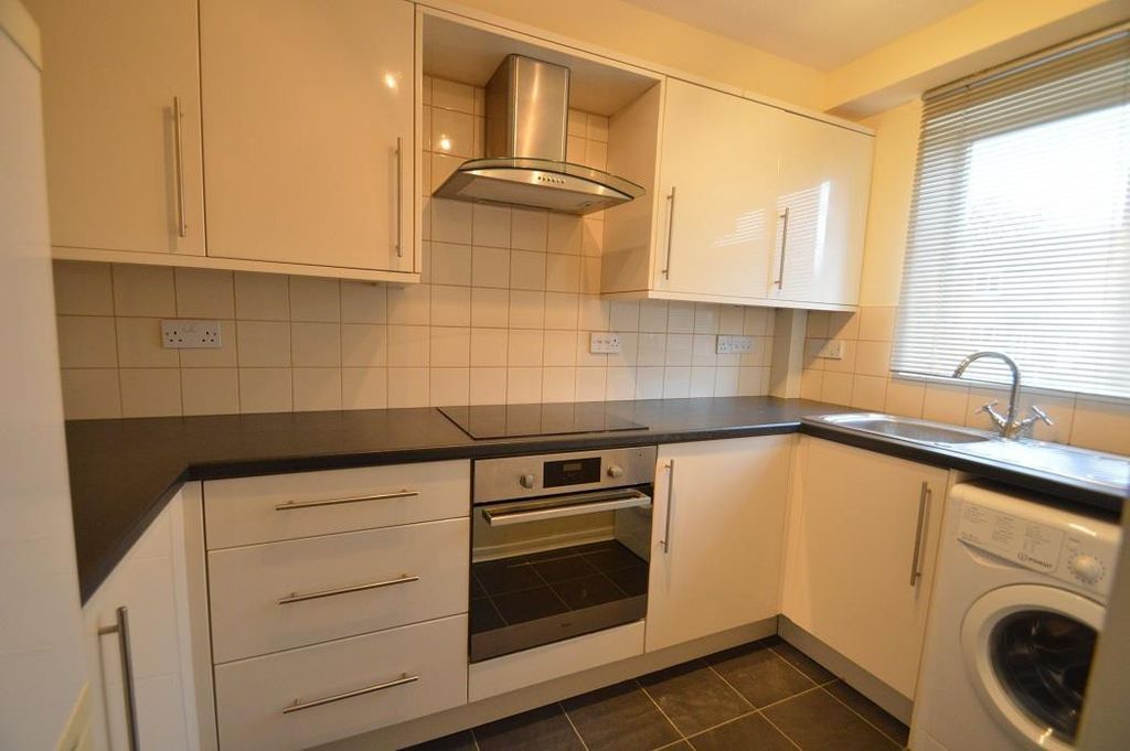 Property photo 3 of 7 Kitchen
