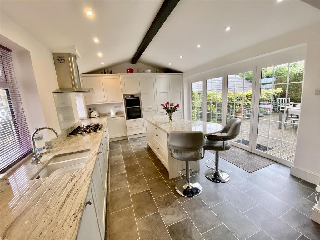 Property photo 3 of 36 Kitchen/Breakfast Room