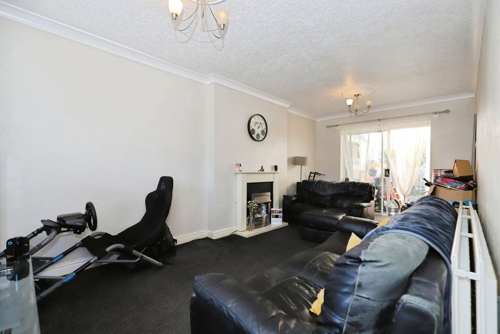 Property photo 2 of 13 Lounge