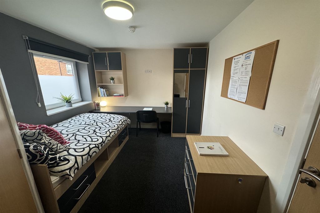 Property photo 1 of 13 (Main)