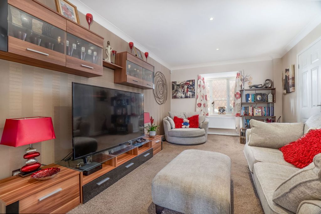 Property photo 3 of 31