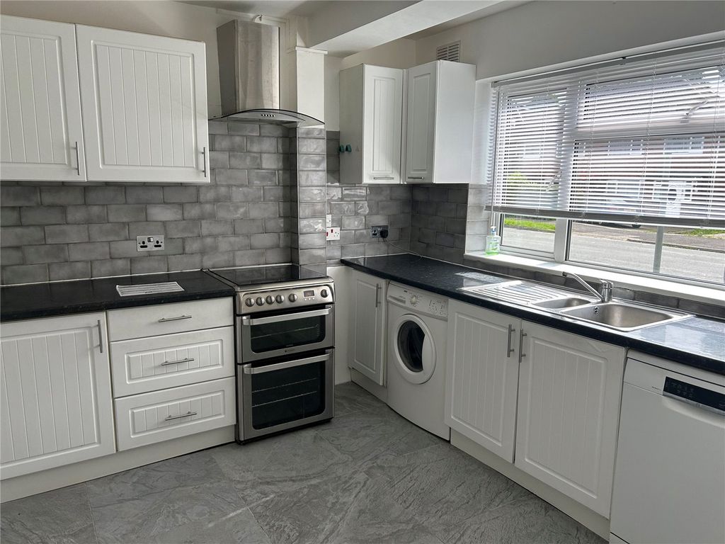 Property photo 2 of 12 Picture No. 18