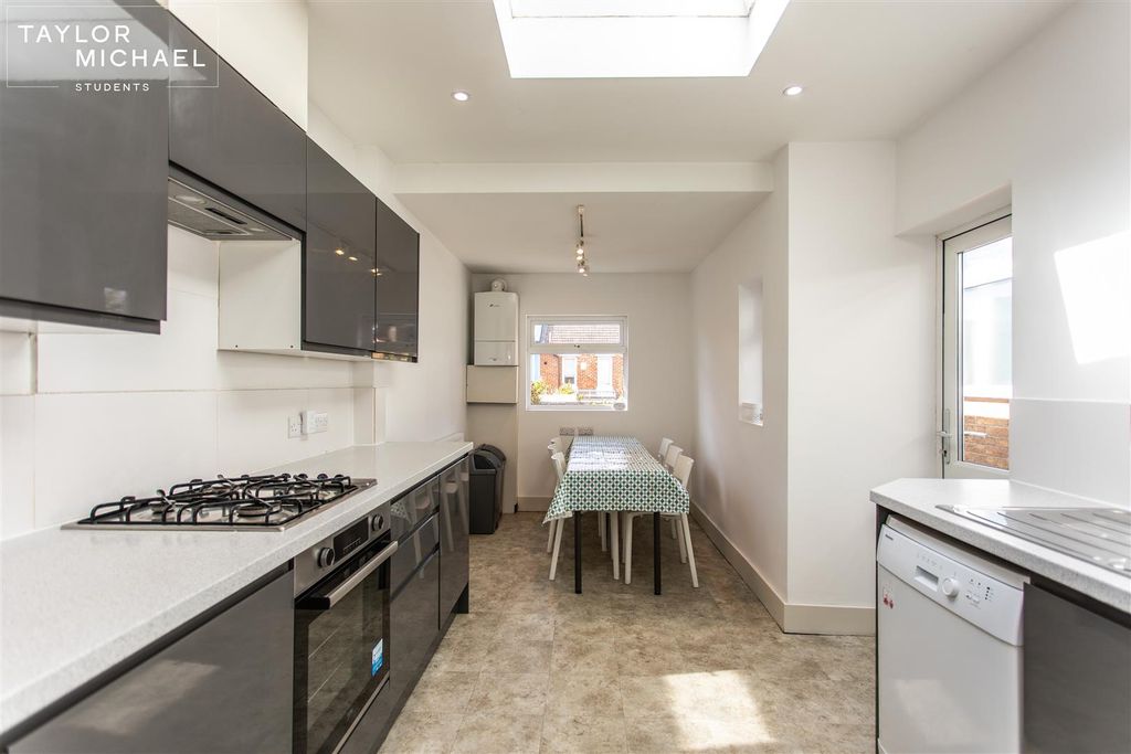 Property photo 1 of 21 Kitchen