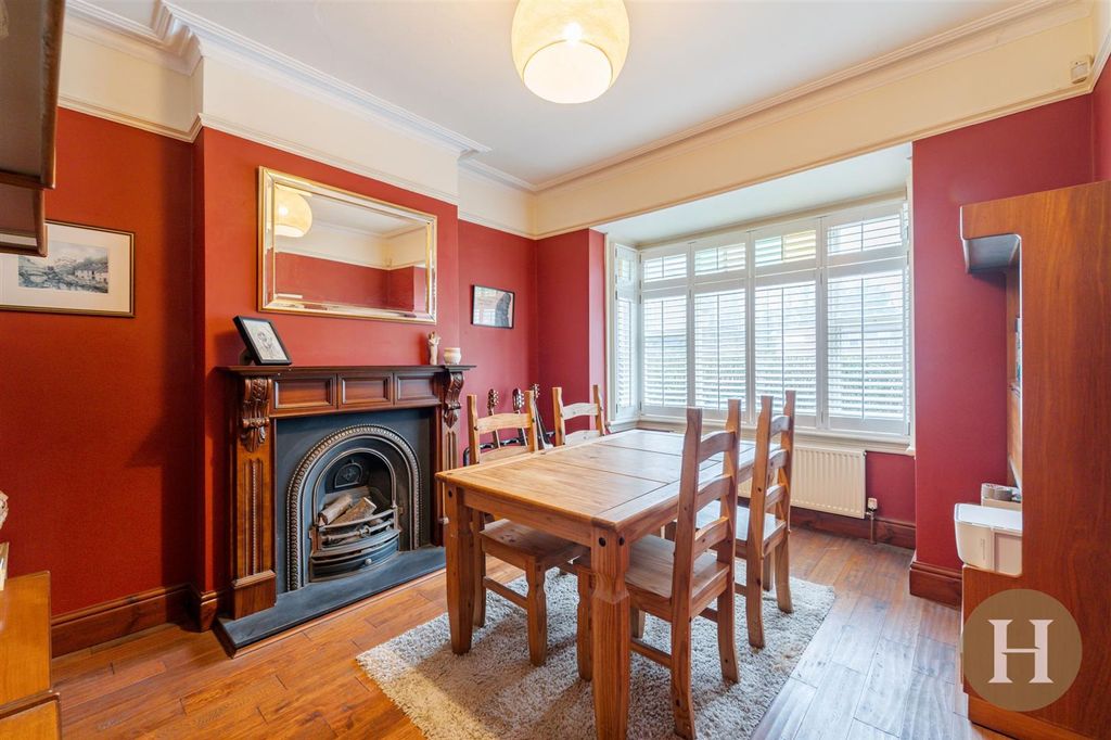Property photo 2 of 31