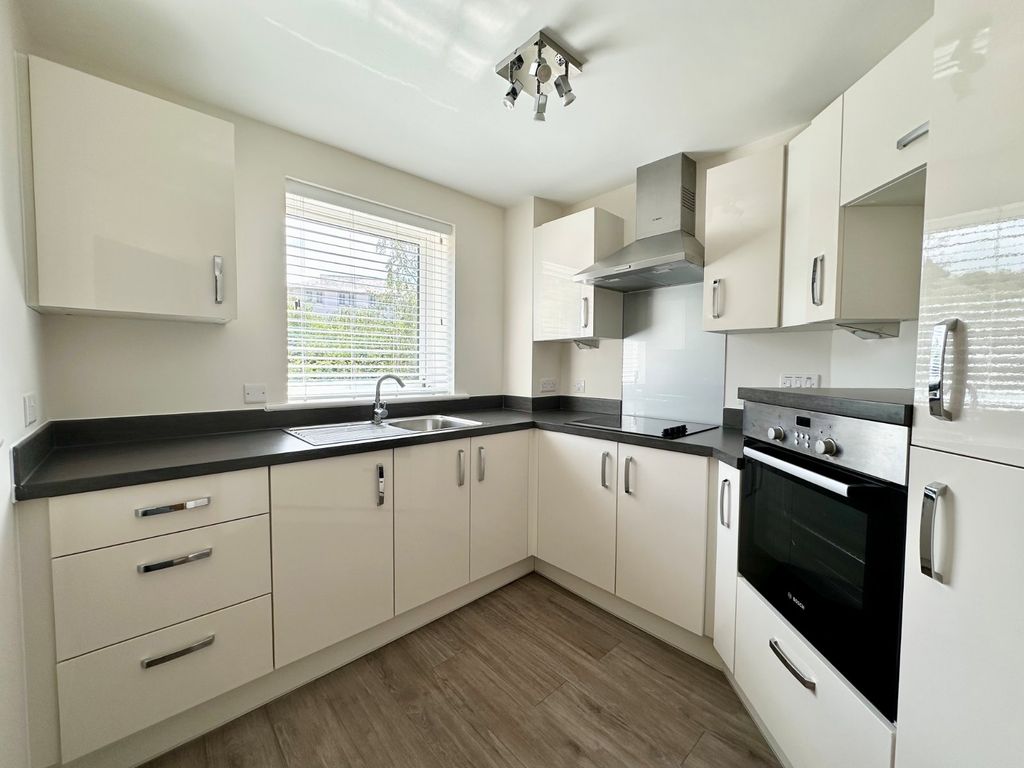 Property photo 2 of 12 Picture No. 11