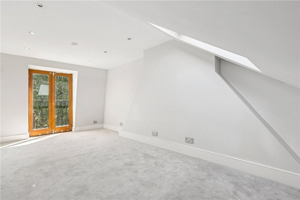 Property photo 3 of 16 Picture No. 13