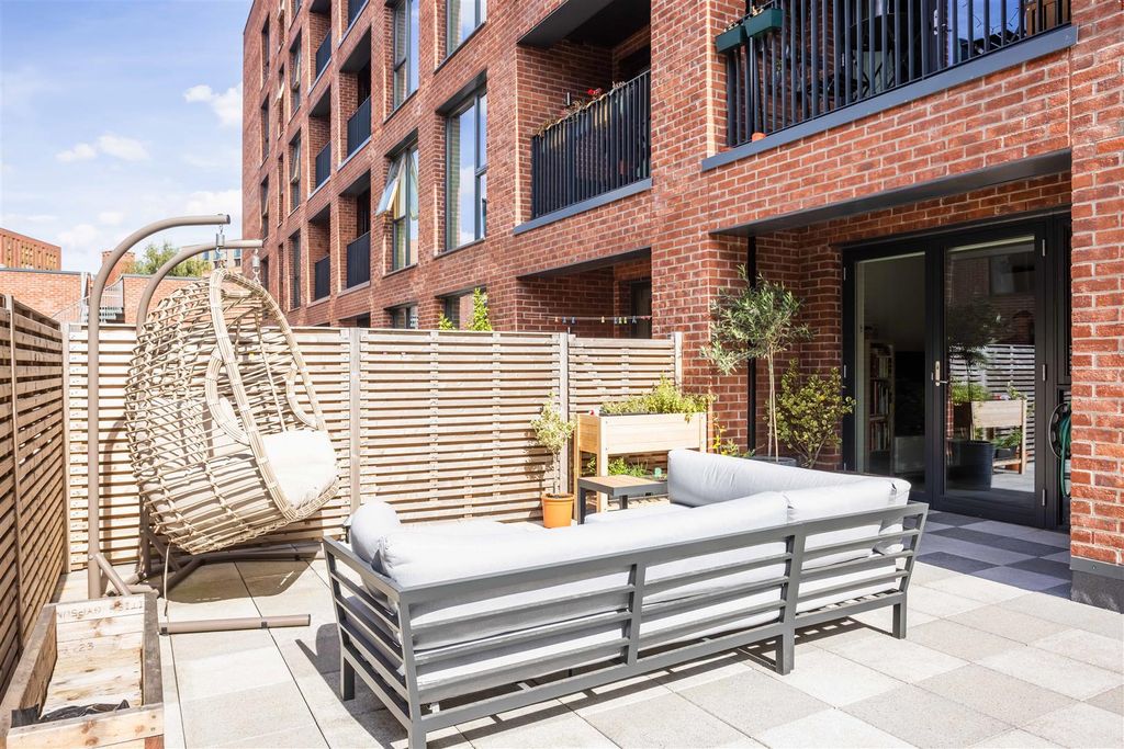 Property photo 3 of 14 00005.Jpg