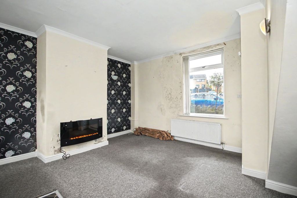 Property photo 2 of 12