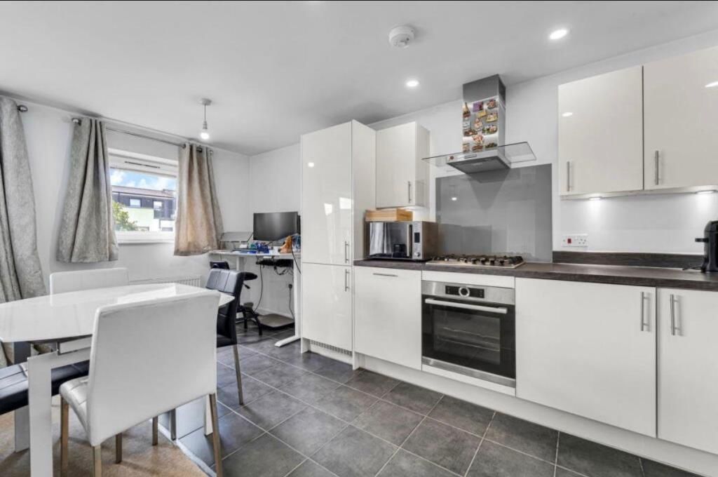 Property photo 3 of 14 Kitchen