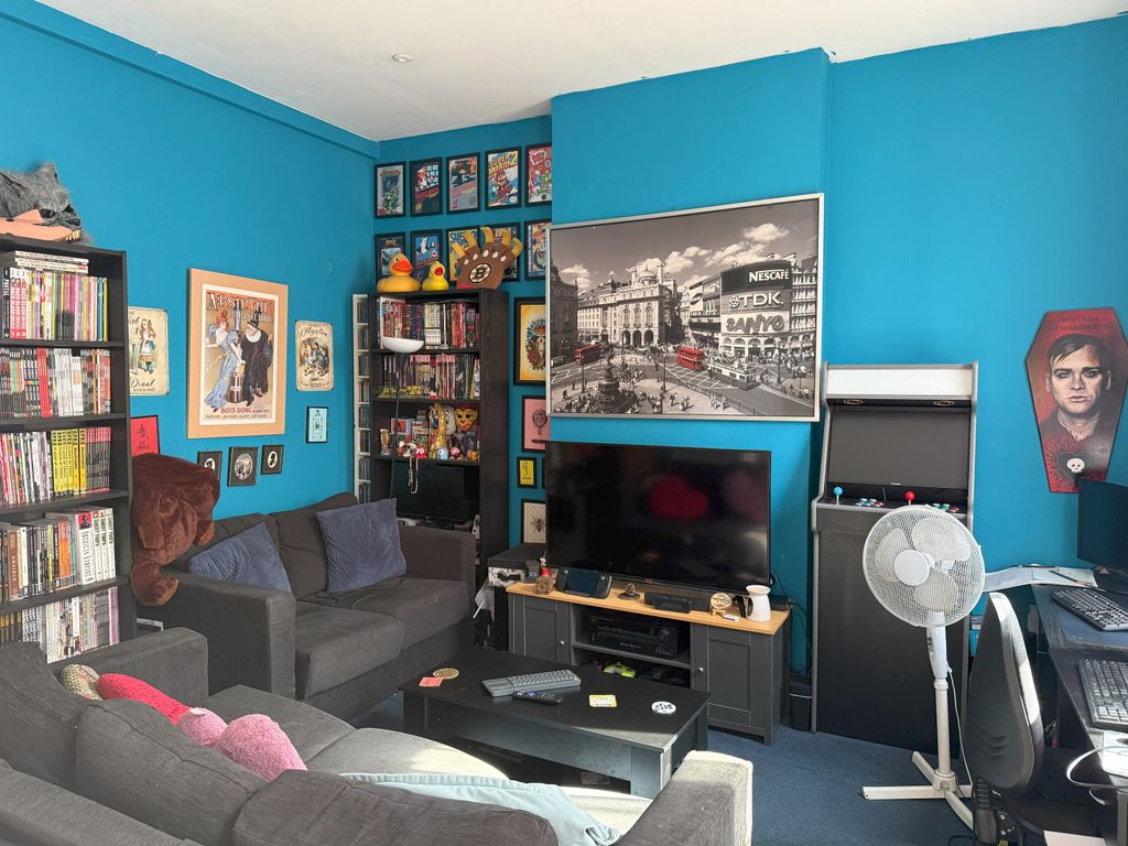 Property photo 2 of 8