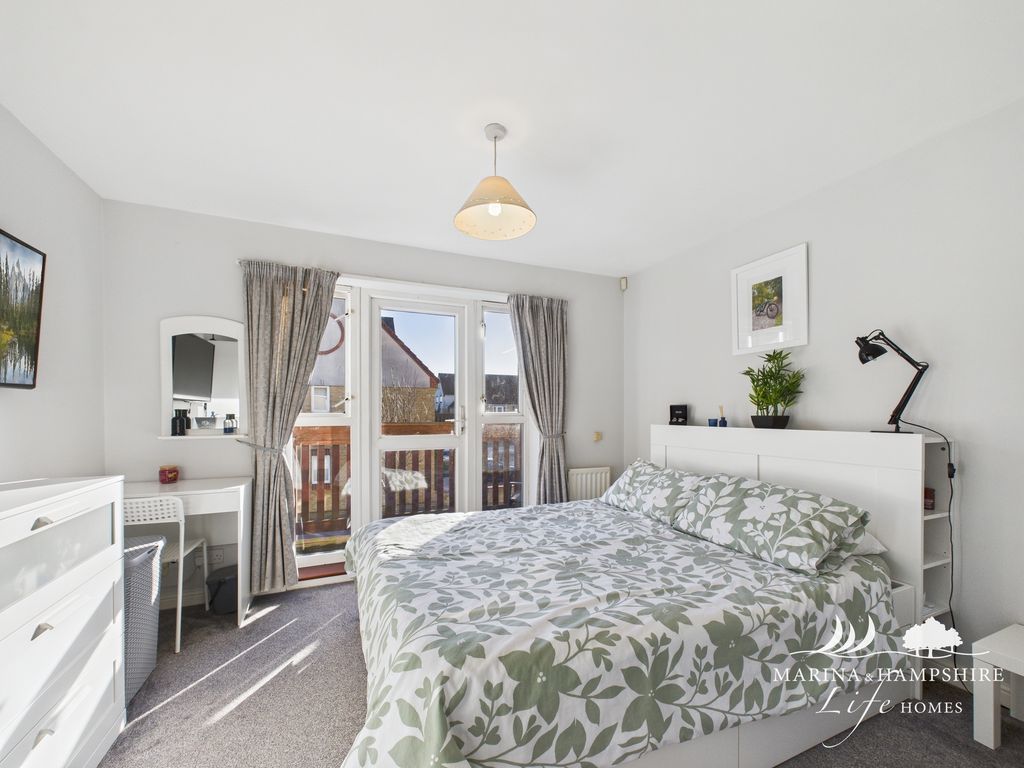 Property photo 3 of 26 Cam03915G0-Pr0024-Still022