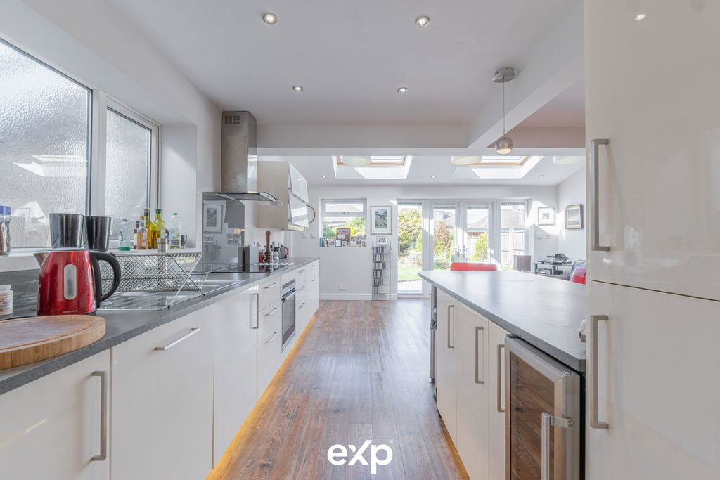 Property photo 3 of 18