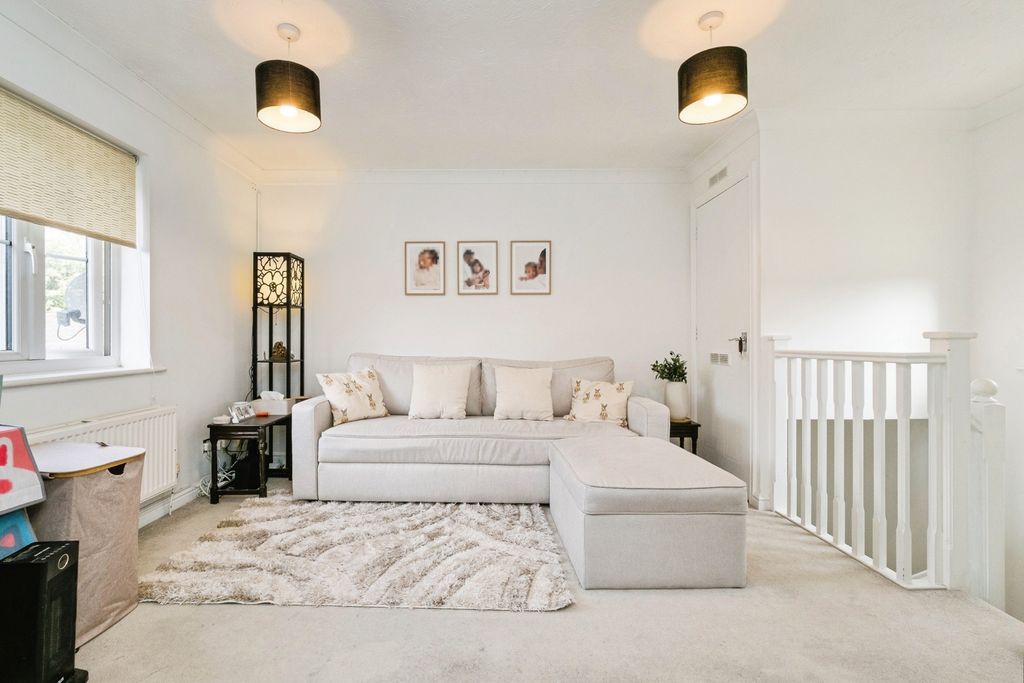 Property photo 3 of 11 Pbox-Img.Jpg