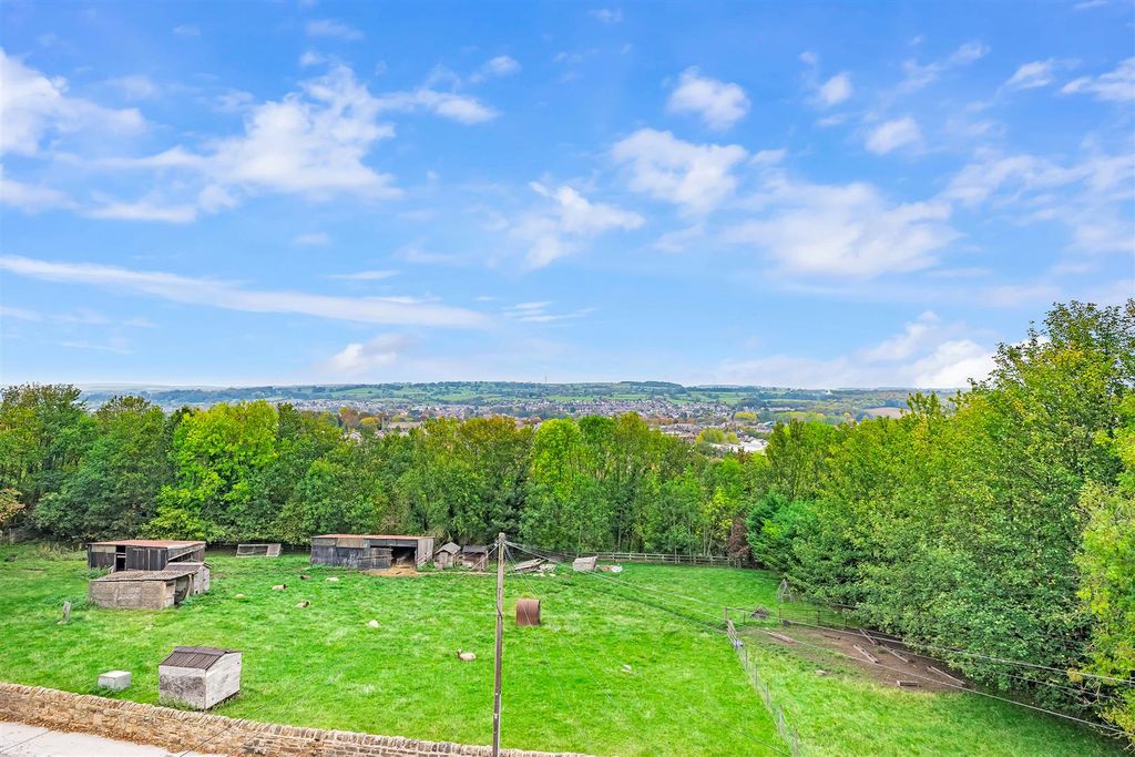 Property photo 2 of 34 Outlook Front