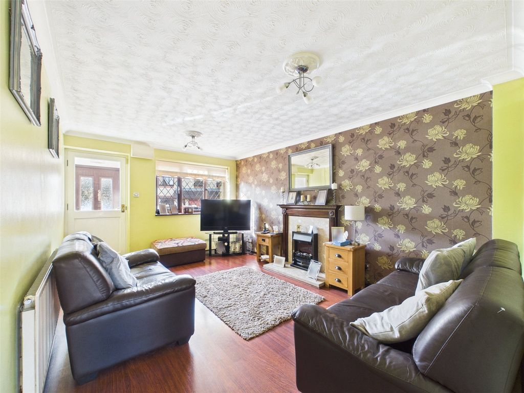 Property photo 3 of 16 Picture No. 11