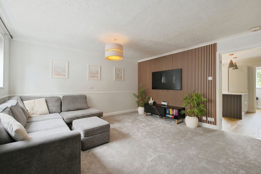 Property photo 2 of 16 Pbox-Img.Jpg