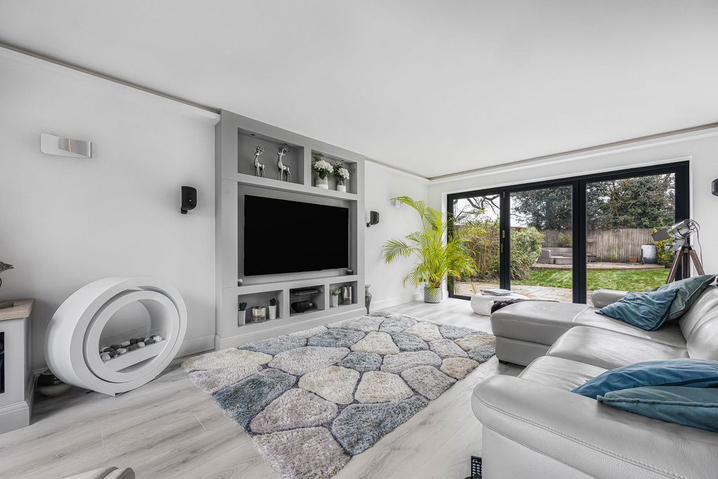 Property photo 3 of 33