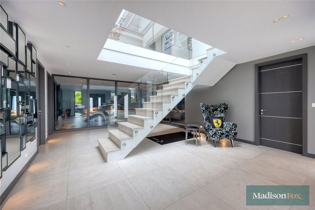 Property photo 2 of 43 Picture No. 06