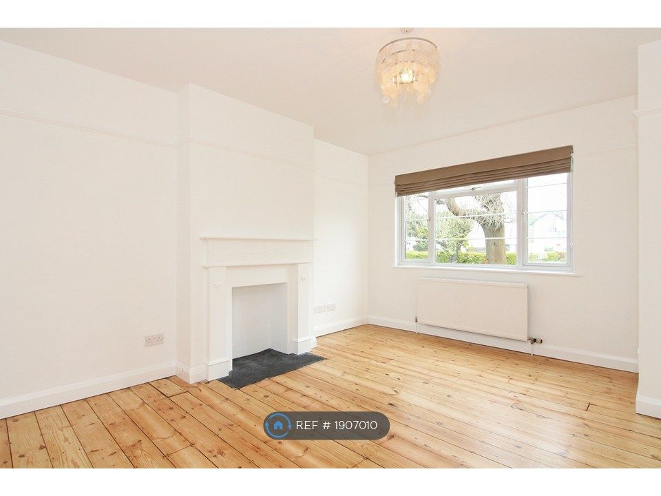 Property photo 2 of 10 Sitting Room