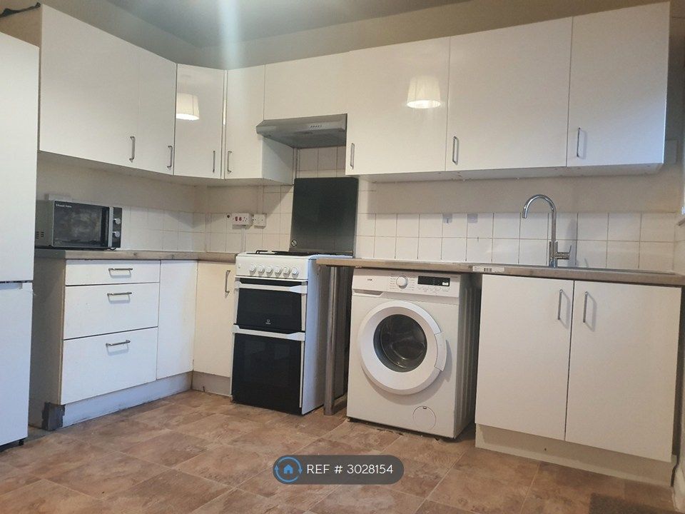Property photo 3 of 14 Kitchen