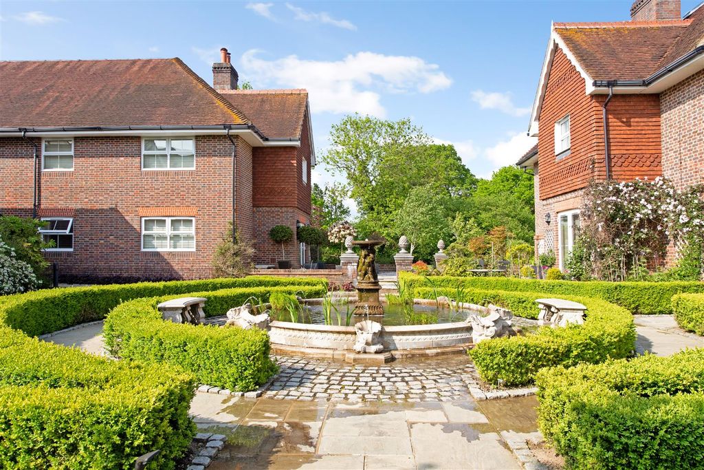 Property photo 1 of 14 Garden
