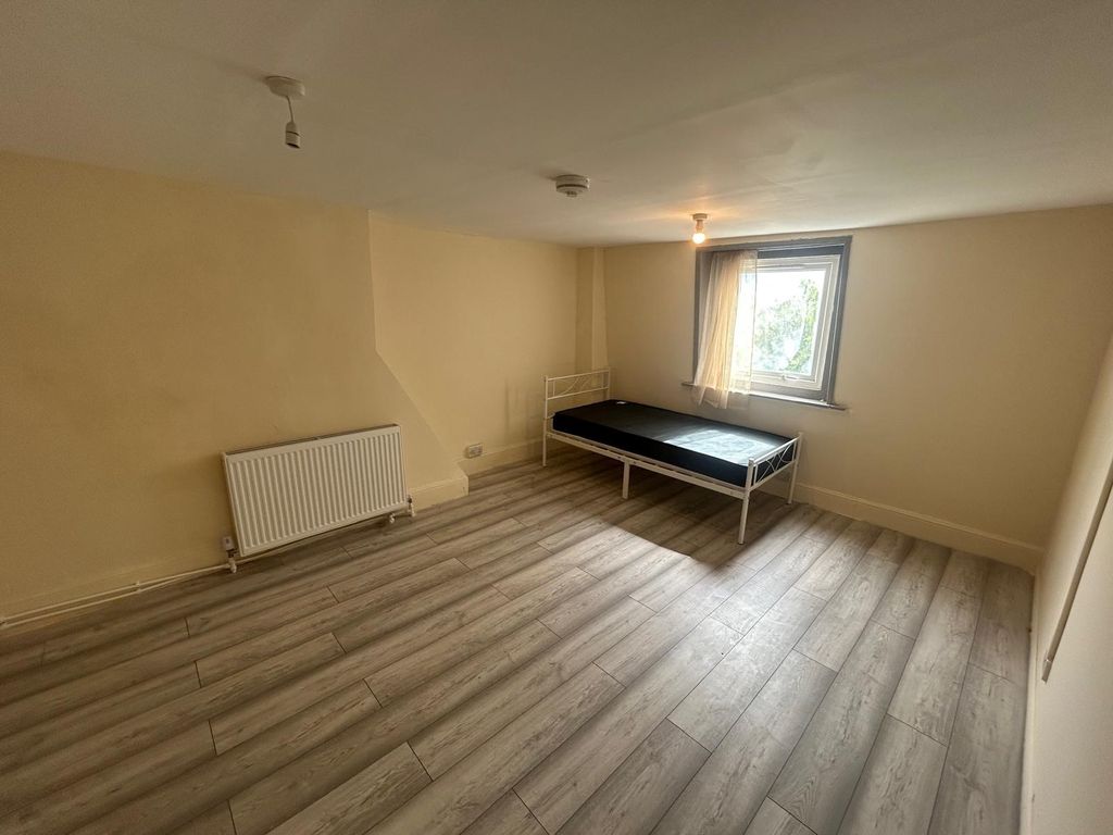 Property photo 2 of 7 Bedroom 2