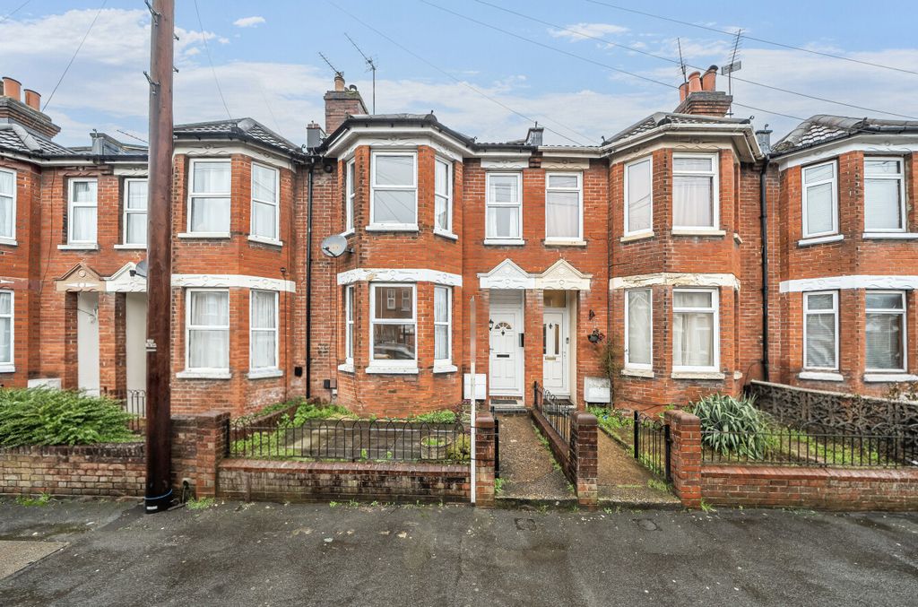 Property photo 1 of 8 1408919-3-6982108...