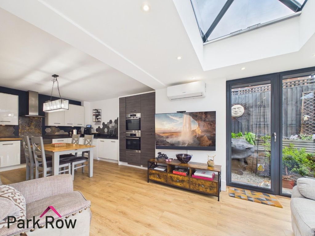 Property photo 3 of 32