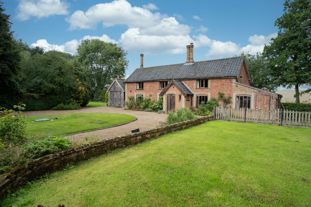 Property photo 1 of 32