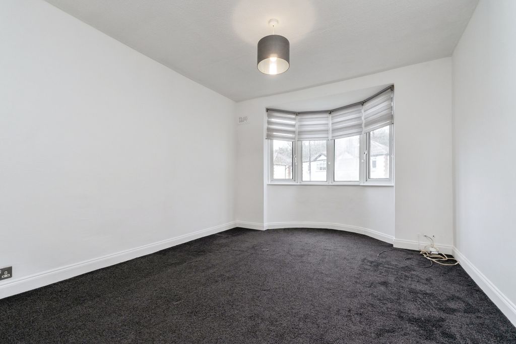 Property photo 2 of 16 Lounge
